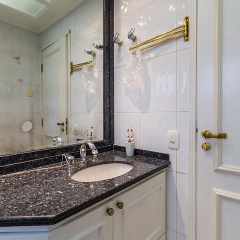 Apartamento à venda com 340m², 4 quartos e 4 vagasBanheiro suíte 2