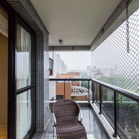 Apartamento à venda com 340m², 4 quartos e 4 vagasSacada