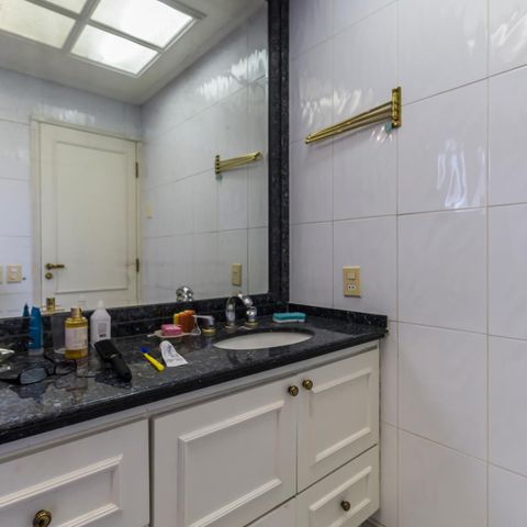 Apartamento à venda com 340m², 4 quartos e 4 vagasBanheiro suíte 1