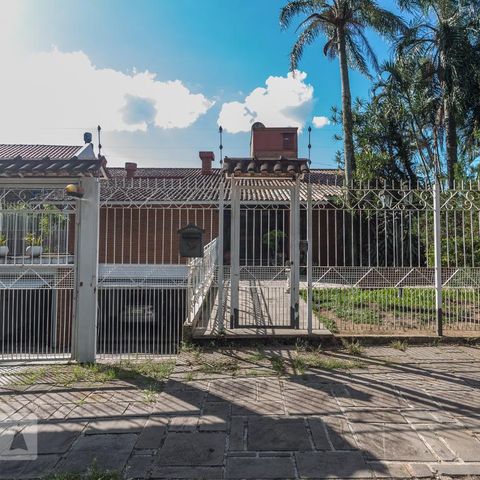 Casa para alugar com 850m², 4 quartos e 6 vagasFachada
