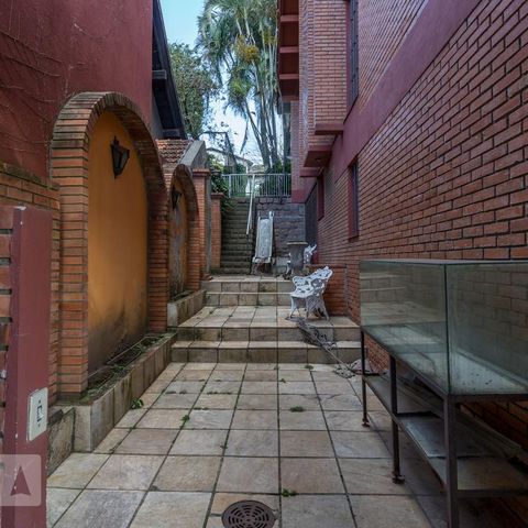 Casa para alugar com 850m², 4 quartos e 6 vagasPátio