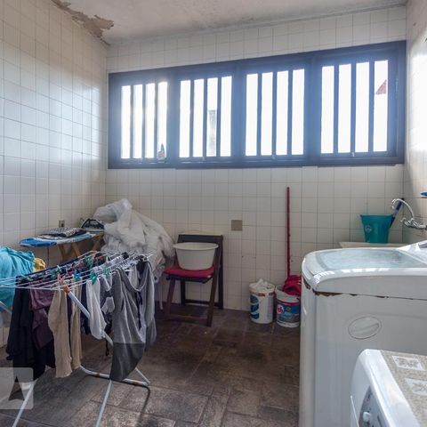 Casa para alugar com 850m², 4 quartos e 6 vagasÁrea de serviço