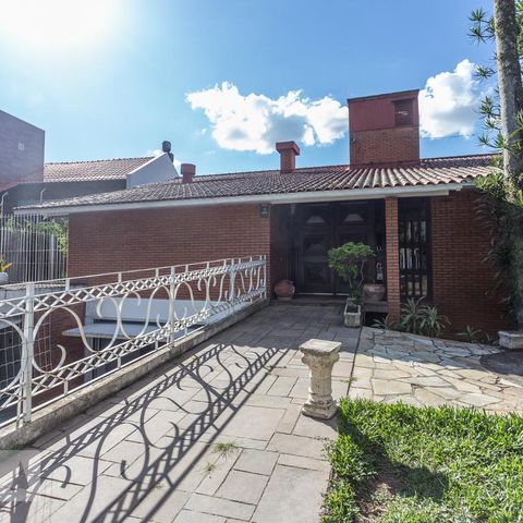 Casa para alugar com 850m², 4 quartos e 6 vagasFachada da casa