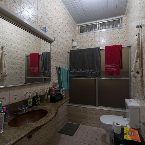 Casa à venda com 350m², 3 quartos e 2 vagasBanheiro