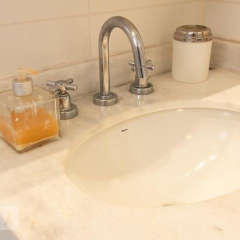 Apartamento à venda com 70m², 2 quartos e 1 vagaBanheiro Pia