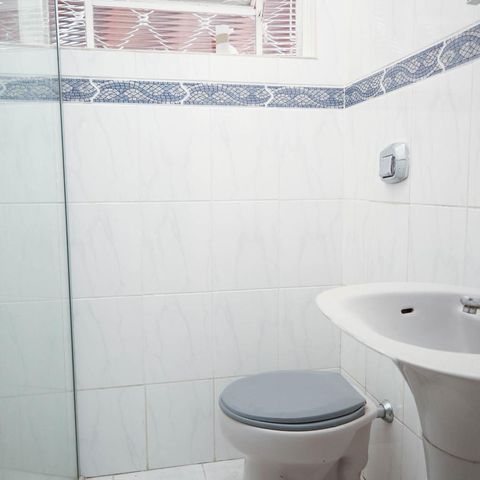 Casa à venda com 200m², 3 quartos e 2 vagasBanheiro