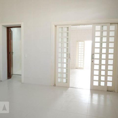 Casa à venda com 200m², 3 quartos e 2 vagasSala