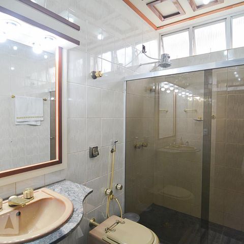 Casa à venda com 760m², 6 quartos e 8 vagasBanheiro social