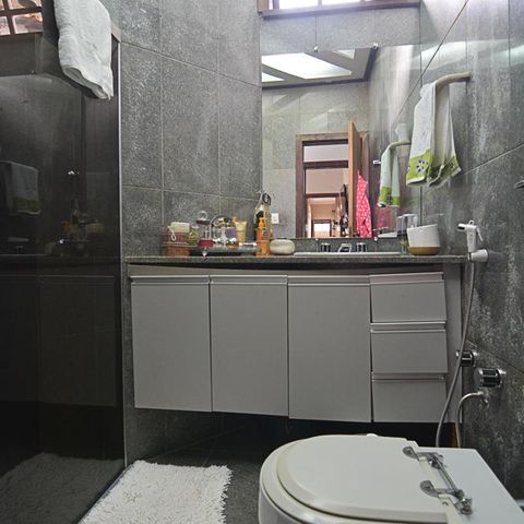 Casa à venda com 760m², 6 quartos e 8 vagasBanheiro suíte 2