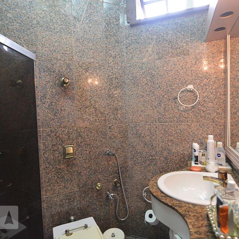 Casa à venda com 760m², 6 quartos e 8 vagasBanheiro suíte 3