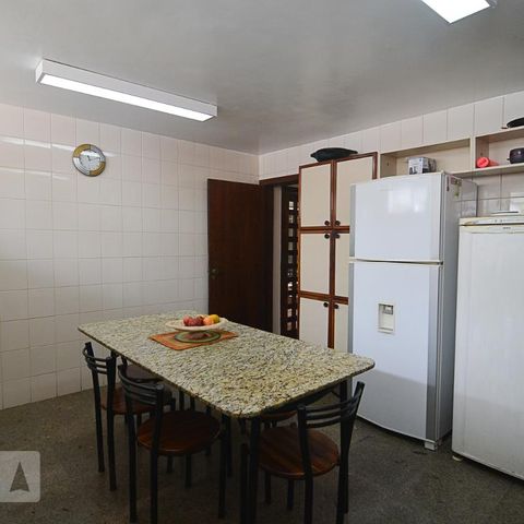 Casa à venda com 760m², 6 quartos e 8 vagasCozinha