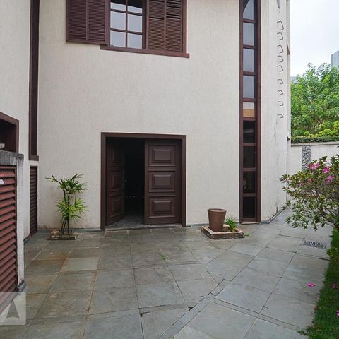 Casa à venda com 760m², 6 quartos e 8 vagasÁrea externa 