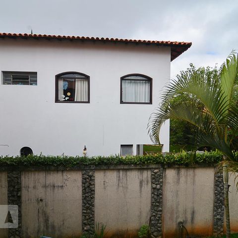 Casa à venda com 760m², 6 quartos e 8 vagasVista