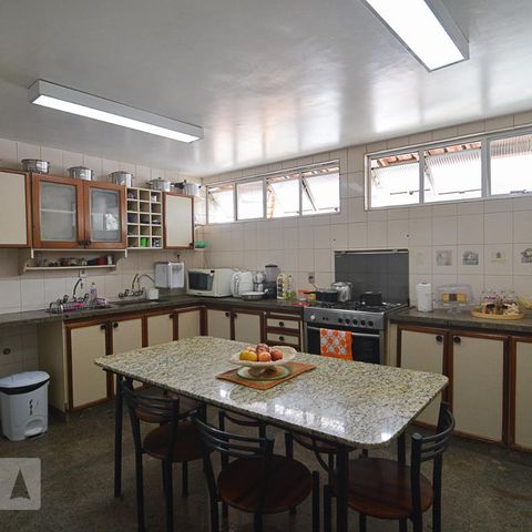 Casa à venda com 760m², 6 quartos e 8 vagasCozinha