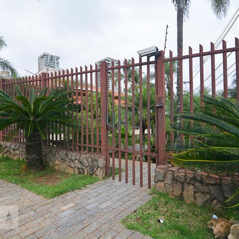Casa à venda com 760m², 6 quartos e 8 vagasFachada
