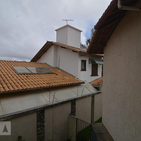 Casa à venda com 760m², 6 quartos e 8 vagasVista