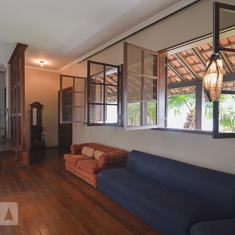 Casa à venda com 760m², 6 quartos e 8 vagasSala