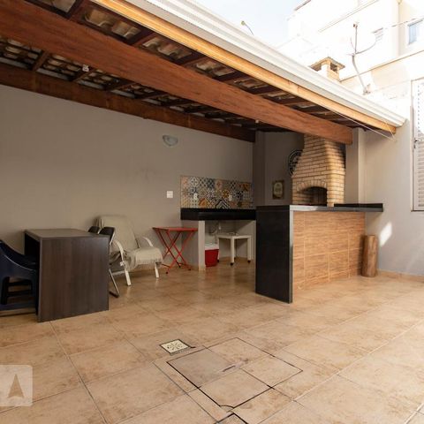 Casa à venda com 130m², 3 quartos e 2 vagasFundos - Churrasqueira 