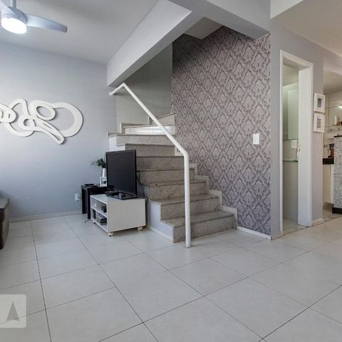 Casa à venda com 130m², 3 quartos e 2 vagasSala