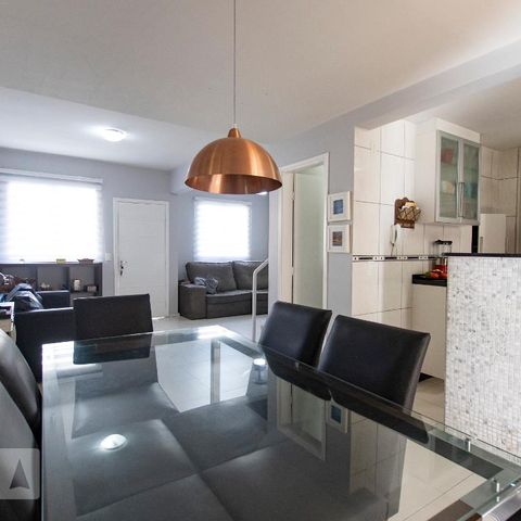 Casa à venda com 130m², 3 quartos e 2 vagasSala