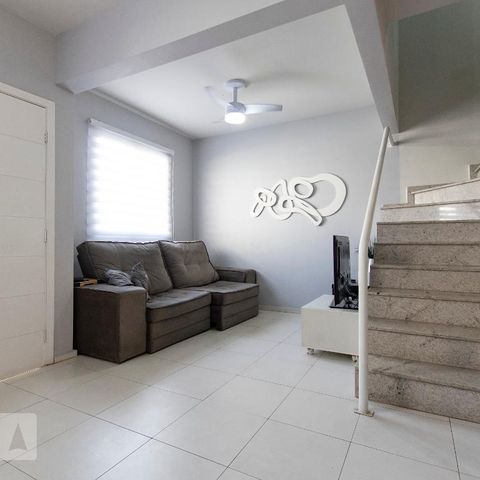 Casa à venda com 130m², 3 quartos e 2 vagasSala