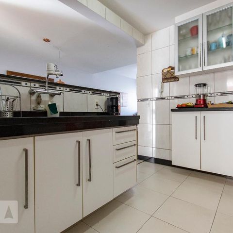 Casa à venda com 130m², 3 quartos e 2 vagasCozinha 