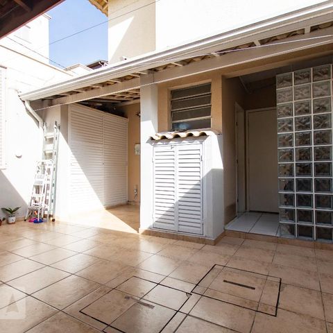 Casa à venda com 130m², 3 quartos e 2 vagasArea Externa - Fundos