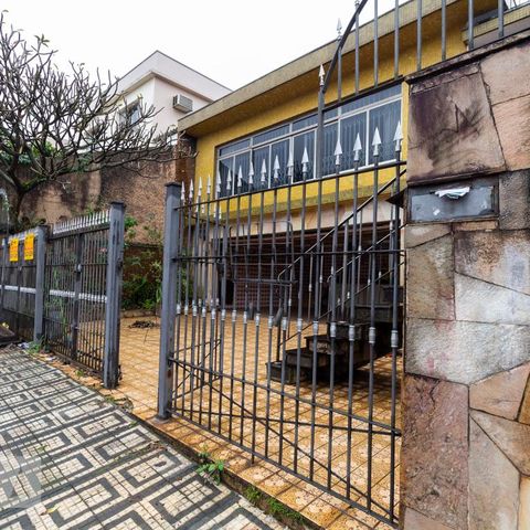 Casa para alugar com 150m², 2 quartos e 5 vagasFachada