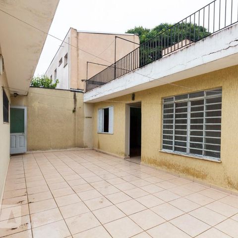 Casa para alugar com 150m², 2 quartos e 5 vagasQuintal dos fundos