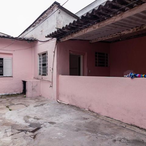 Casa para alugar com 249m², 2 quartos e 2 vagasFundos
