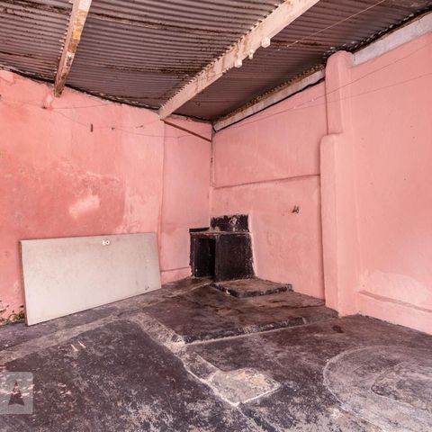 Casa para alugar com 249m², 2 quartos e 2 vagasFundos
