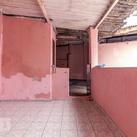 Casa para alugar com 249m², 2 quartos e 2 vagasFundos