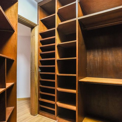 Apartamento à venda com 140m², 3 quartos e 2 vagasCloset da Suíte 1