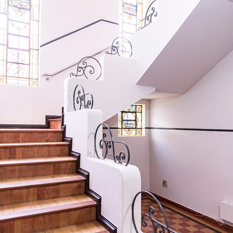 Casa para alugar com 350m², 7 quartos e 8 vagasEscada