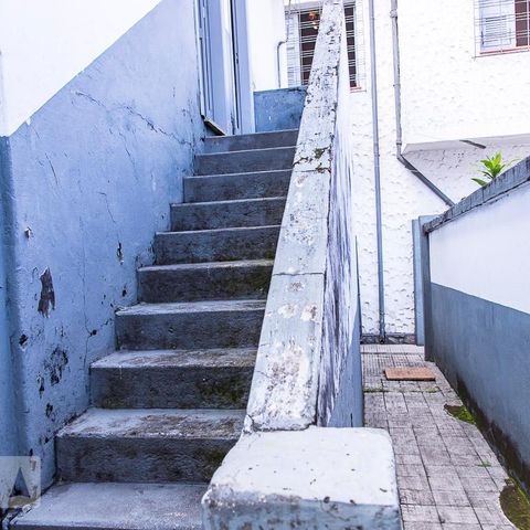 Casa para alugar com 350m², 7 quartos e 8 vagasEscada