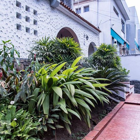 Casa para alugar com 350m², 7 quartos e 8 vagasEntrada