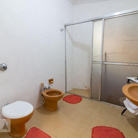Casa para alugar com 232m², 3 quartos e 3 vagasBanheiro social