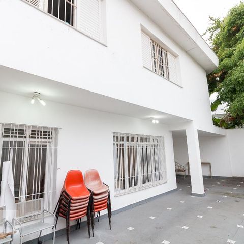 Casa para alugar com 232m², 3 quartos e 3 vagasFachada