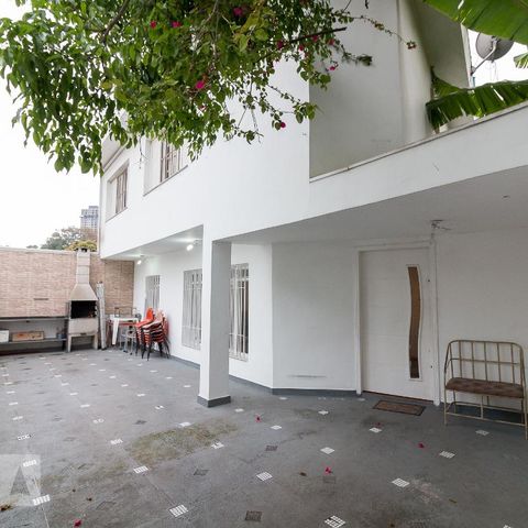 Casa para alugar com 232m², 3 quartos e 3 vagasEntrada