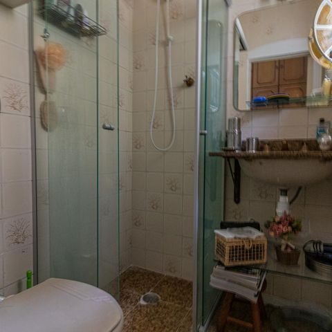 Casa à venda com 220m², 3 quartos e 2 vagasBanheiro do quarto 2
