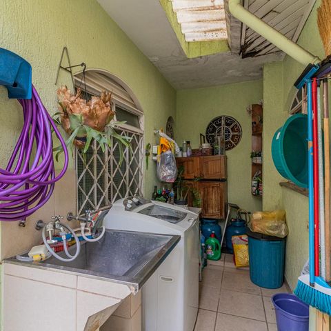 Casa à venda com 220m², 3 quartos e 2 vagasÁrea de Serviço