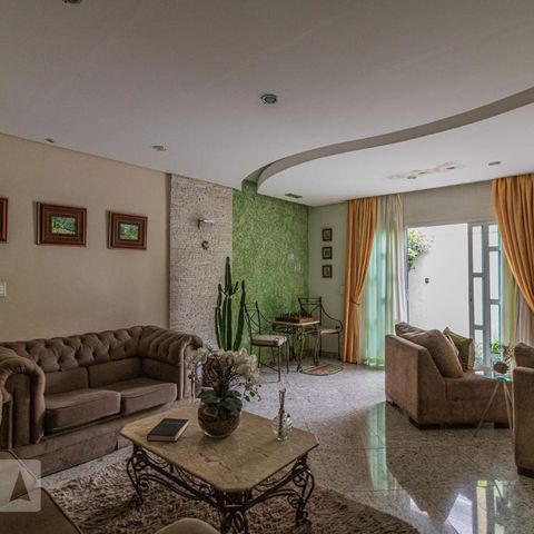 Casa à venda com 220m², 3 quartos e 2 vagasSala