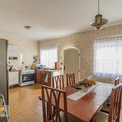 Casa à venda com 220m², 3 quartos e 2 vagasCozinha