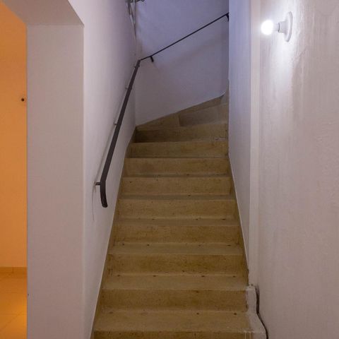 Casa para alugar com 220m², 3 quartos e 2 vagasEscadas