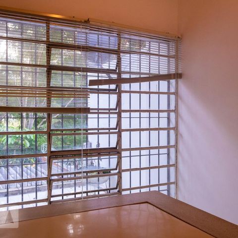 Casa para alugar com 220m², 3 quartos e 2 vagasEscadas