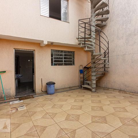 Casa à venda com 300m², 3 quartos e 2 vagasQuintal