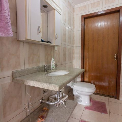 Casa à venda com 300m², 3 quartos e 2 vagasBanheiro