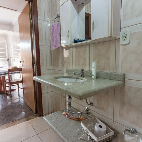 Casa à venda com 300m², 3 quartos e 2 vagasBanheiro