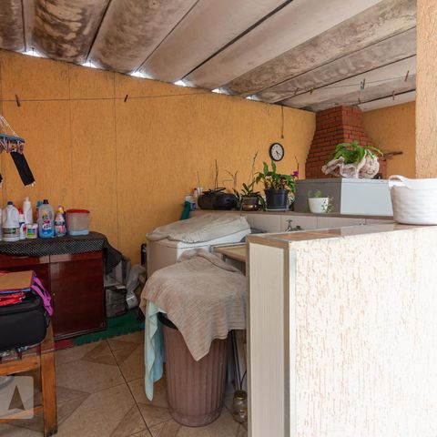 Casa à venda com 300m², 3 quartos e 2 vagasÁrea de serviço 