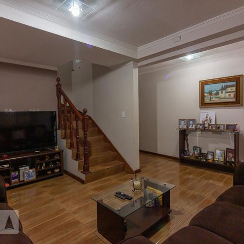 Casa à venda com 300m², 3 quartos e 2 vagasSala